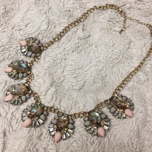 Beautiful bib necklace💕